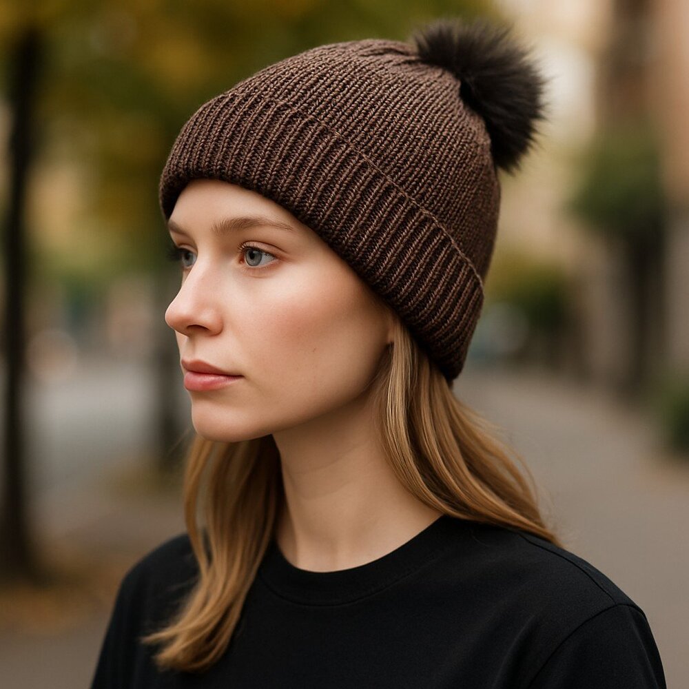 NWT  La Fiorentina Faux Fur Pom Pom Metallic Beanie